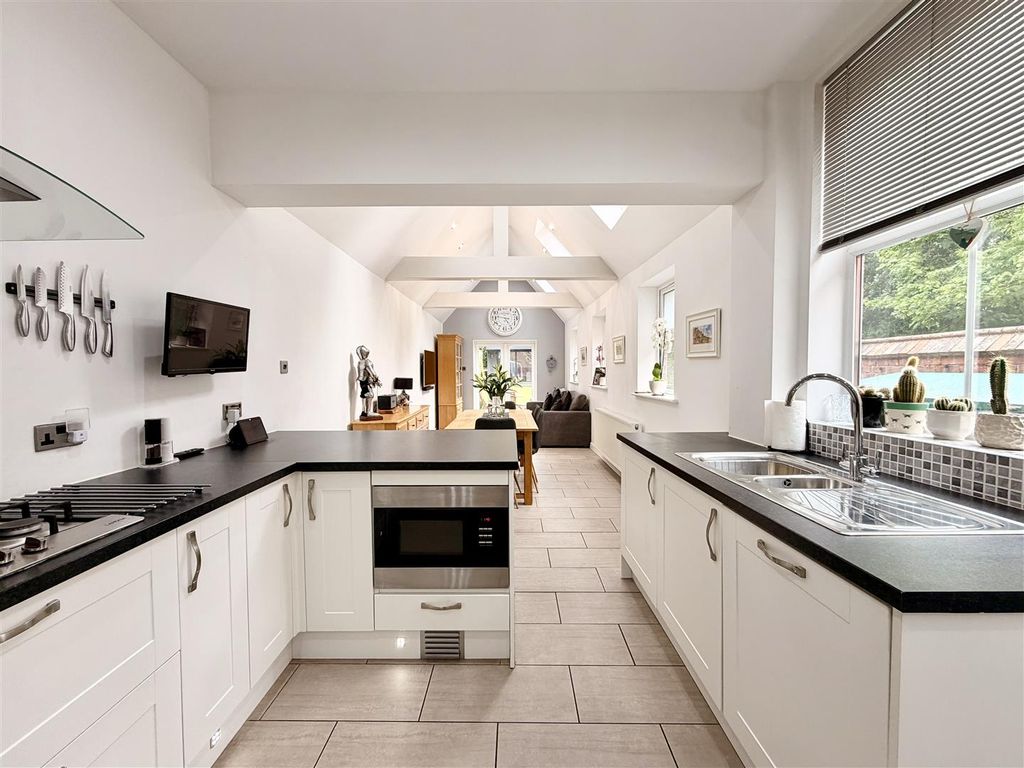 Additional image 2 of 5 bed town house for saleHerrick Road, Loughborough LE11