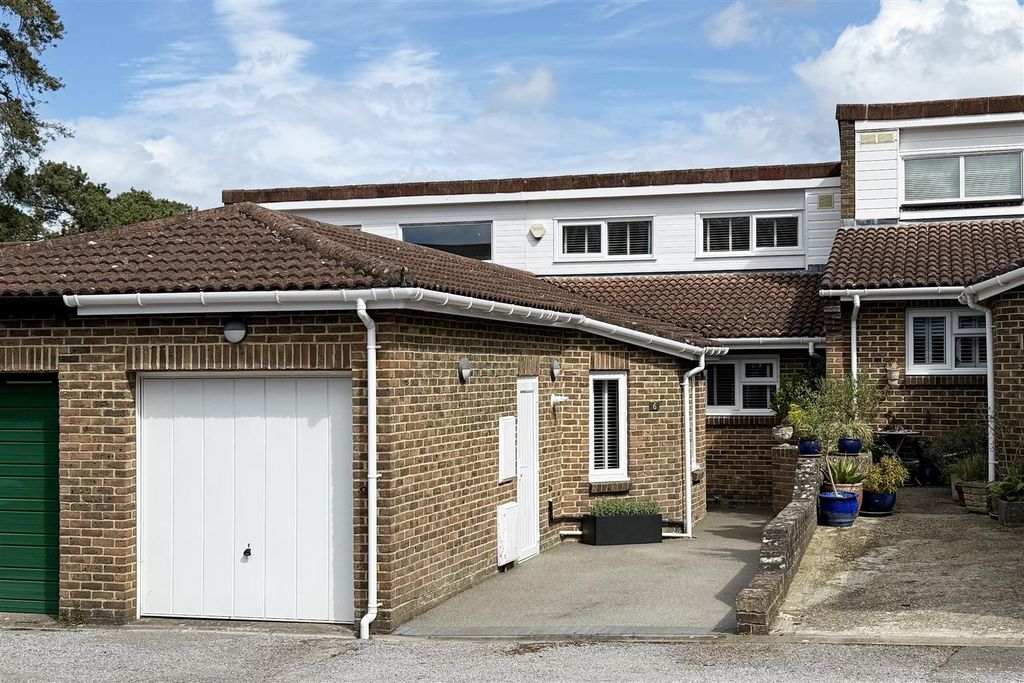 Property photo 1 of 17 Front.Jpg