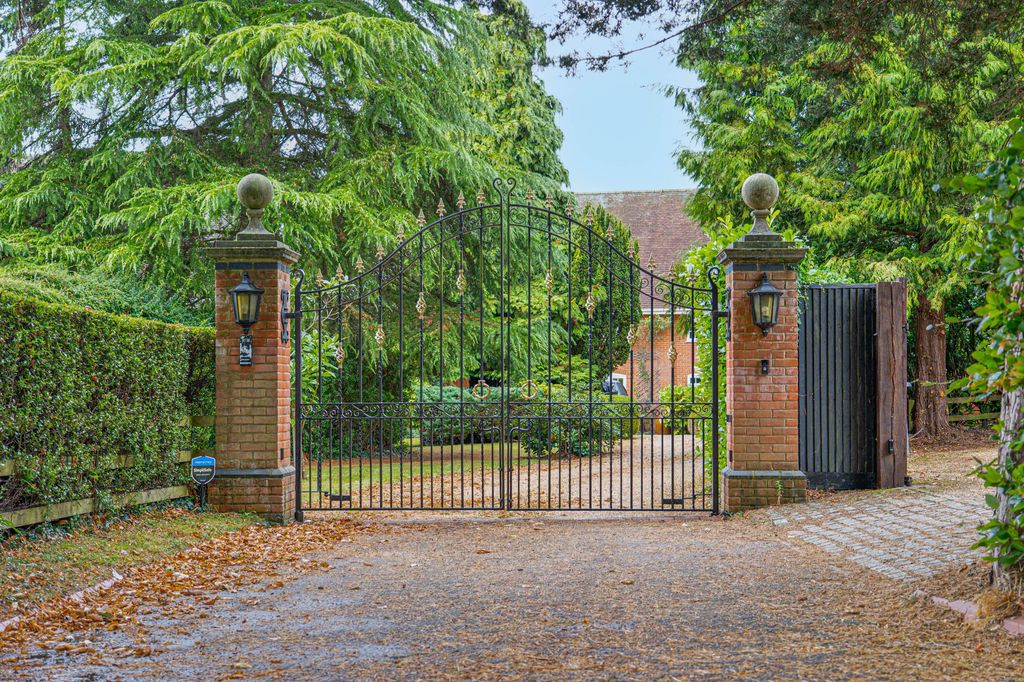 Property photo 2 of 32