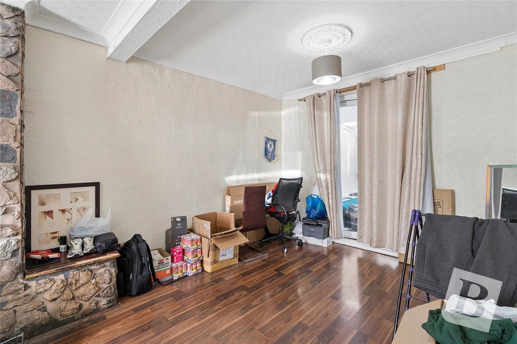 Property photo 3 of 10 Lounge