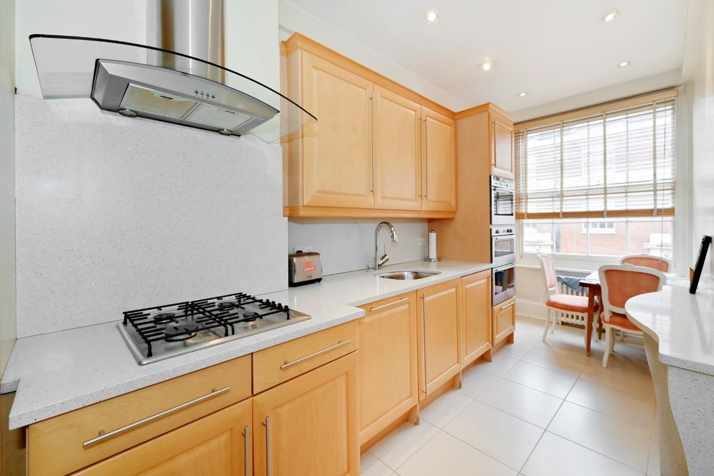 Property photo 3 of 6 107-Bryanston-Court (13).Jpg