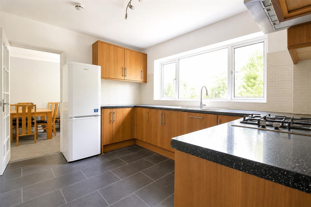Property photo 3 of 18 Kitchen