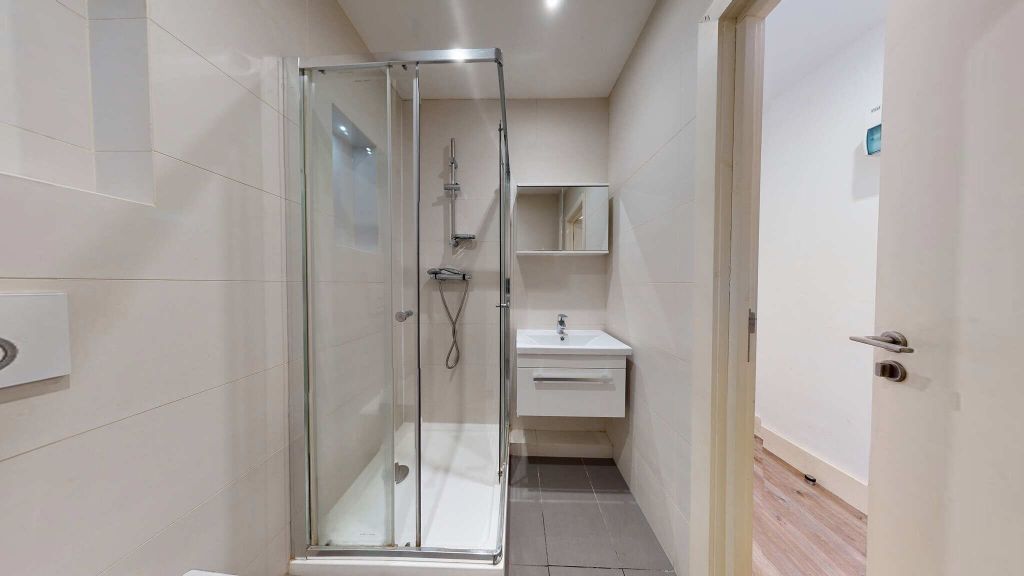 Property photo 3 of 13 Bathroom