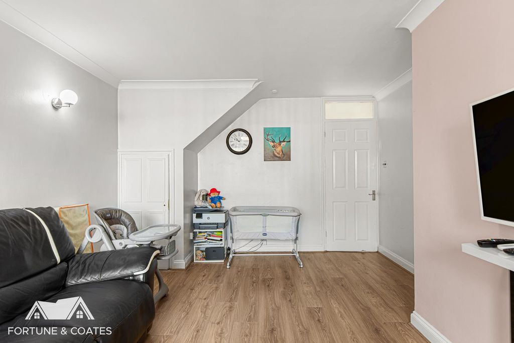 Property photo 3 of 14 Longfield_8.Jpg