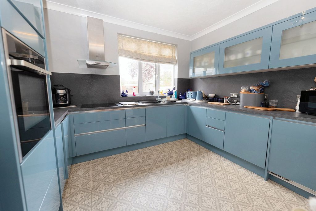 Property photo 3 of 15