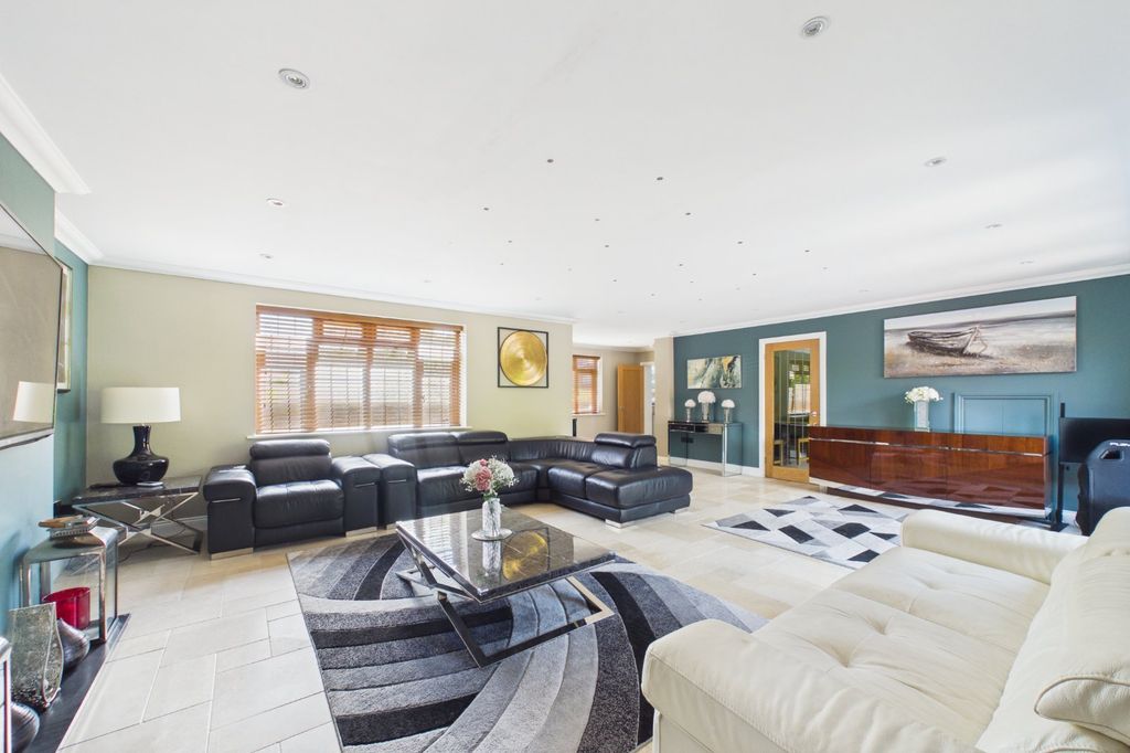 Additional image 4 of 6 bed detached house for saleBeehive Lane, Binfield, Bracknell, Berkshire RG12