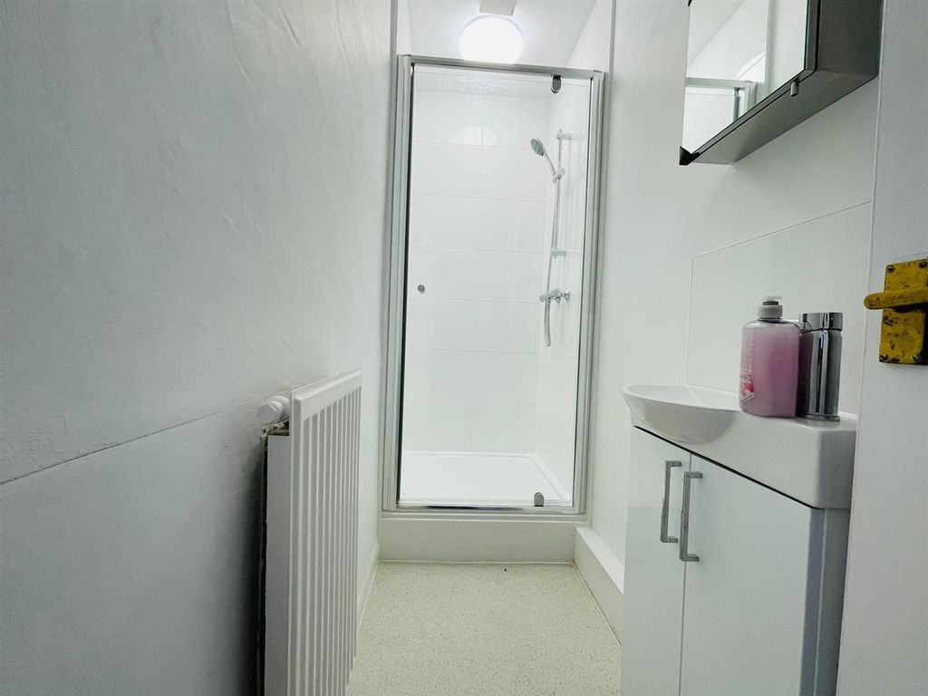 Property photo 2 of 9 Shower Room