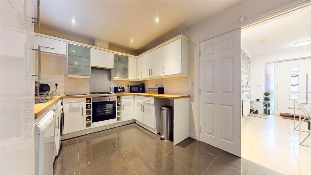 Property photo 2 of 25 Breccia Gardens Kitchen Diner