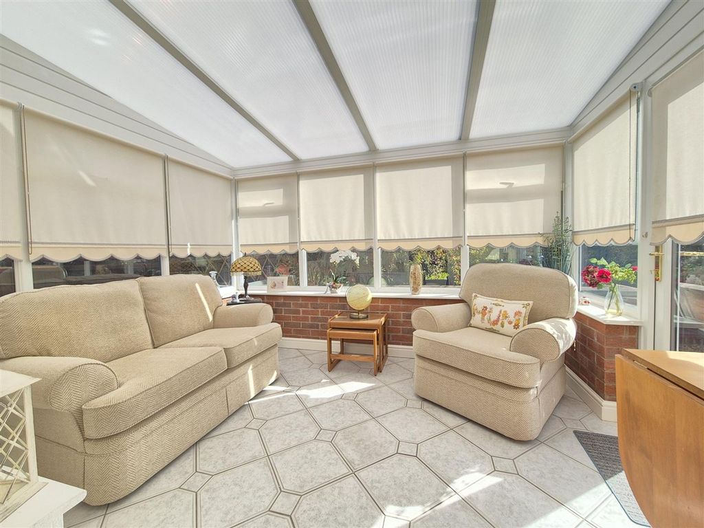 Property photo 2 of 16 Conservatory