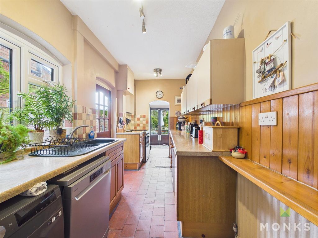 Property photo 2 of 14 Cam01520G0-Pr0430-Still010.Jpg