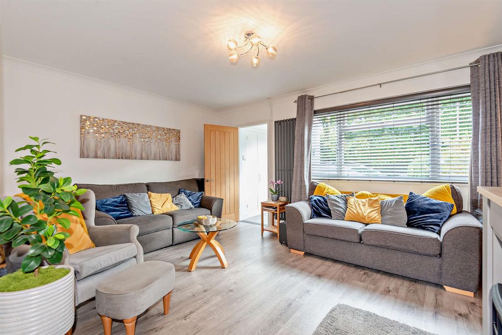 Property photo 3 of 28 8666775-Interior03-800.Jpg