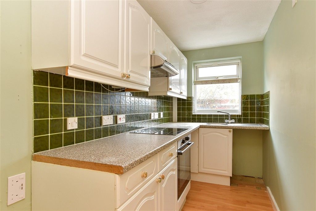 Property photo 3 of 8 Kitchen