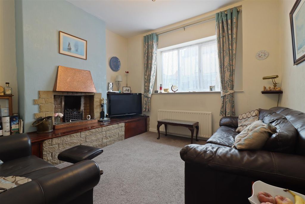 Property photo 3 of 30 Lounge