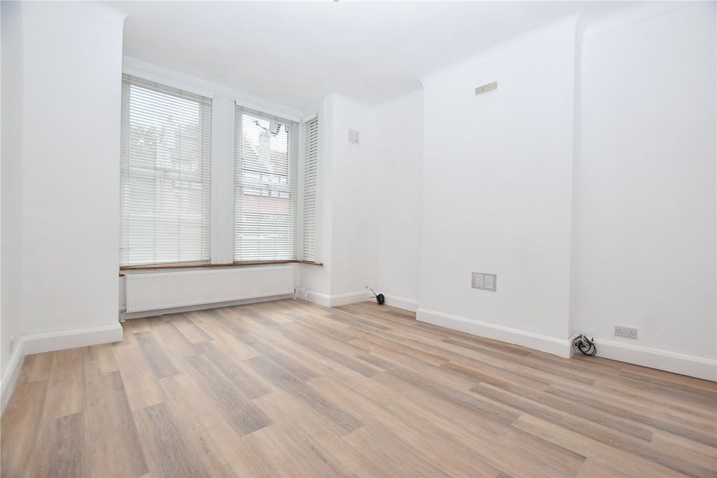 Property photo 3 of 9 Picture No. 14