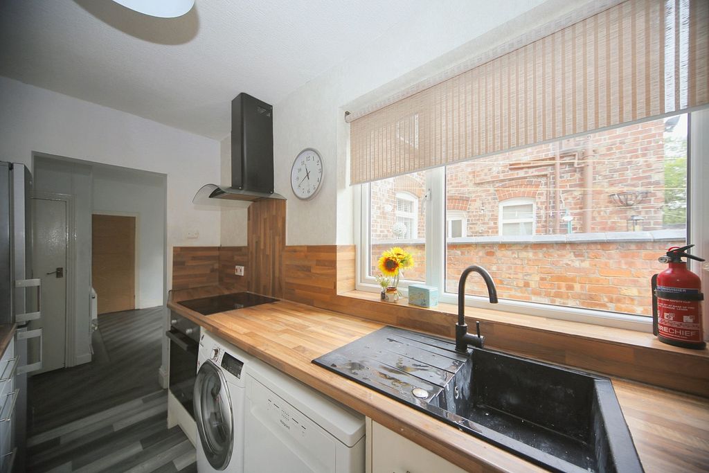 Property photo 2 of 21