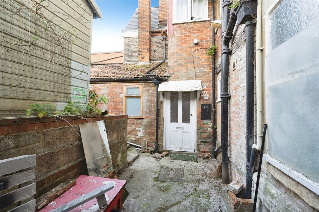 Property photo 3 of 33