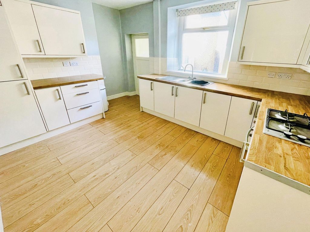 Property photo 1 of 7 Kitchen