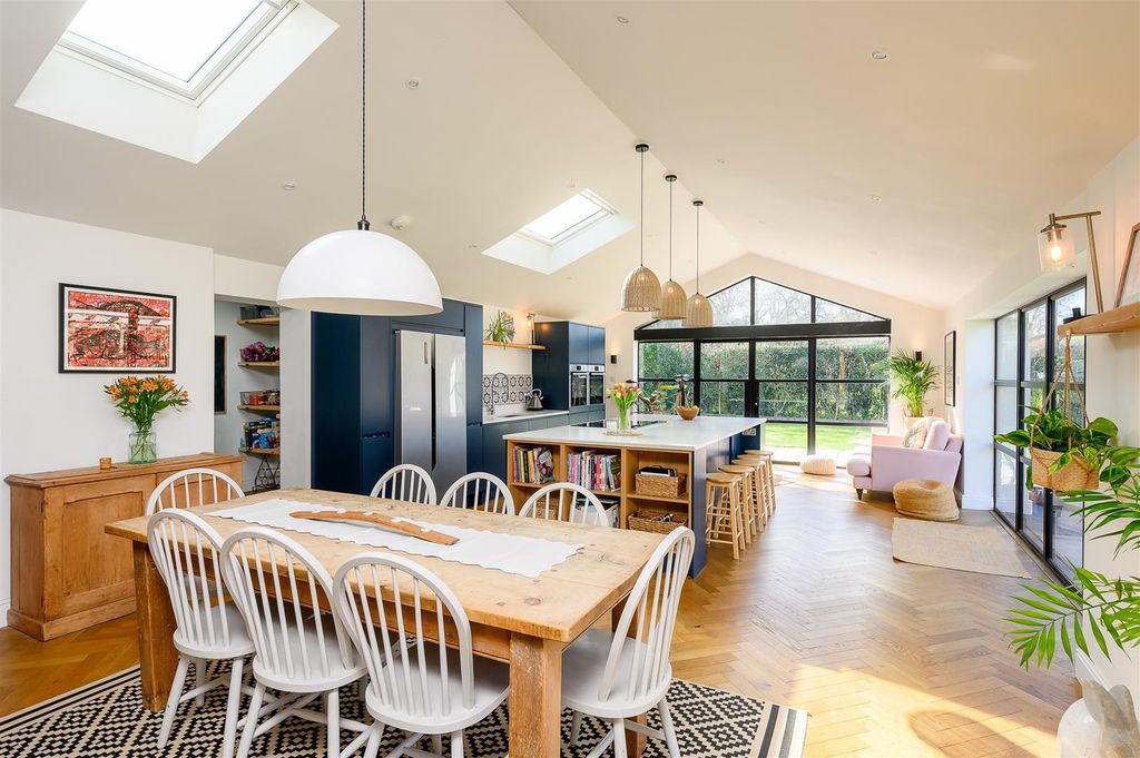 Property photo 2 of 16 Kitchen / Dining