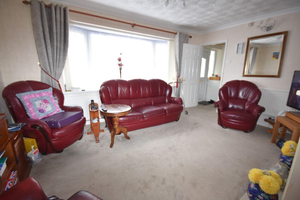 Property photo 2 of 17 Lounge.Jpg