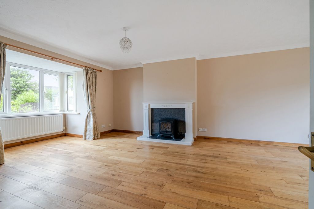 Property photo 3 of 19 Living/Dining Room