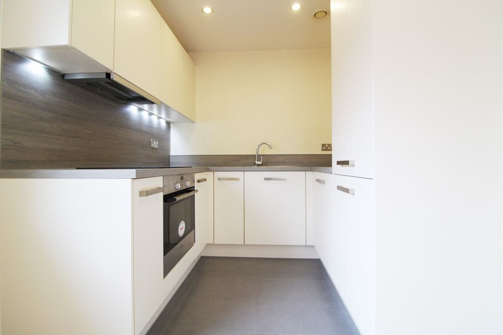 Property photo 2 of 7 Kitchen