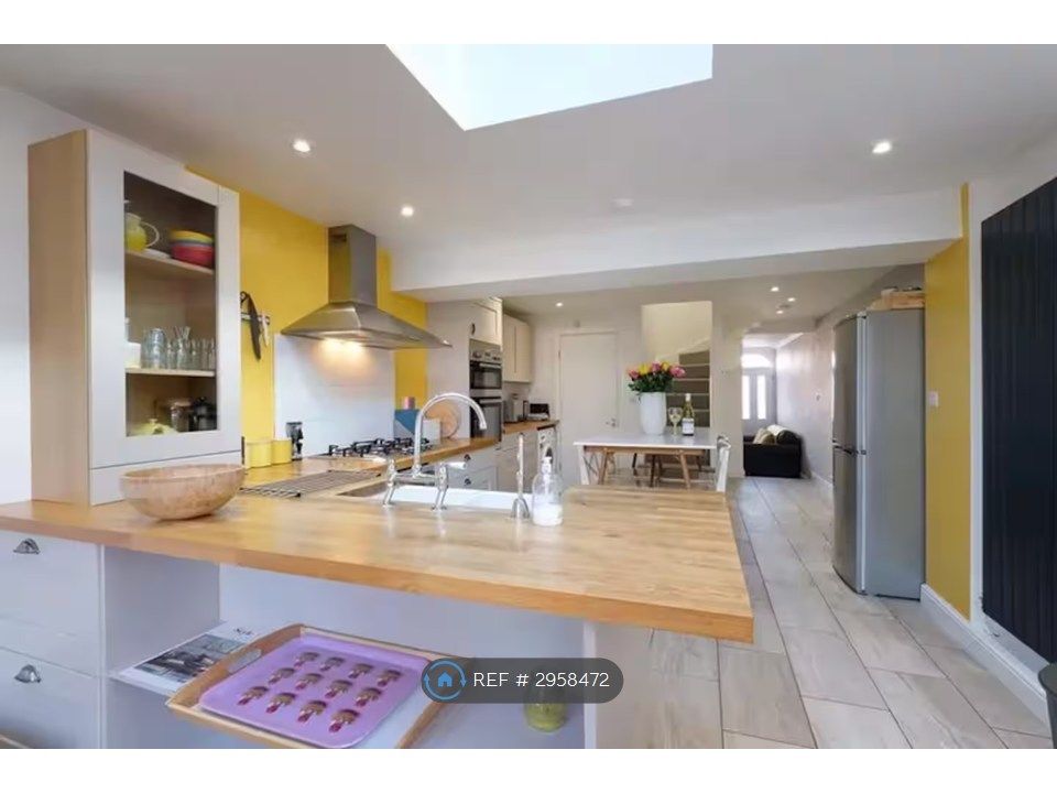 Property photo 2 of 33