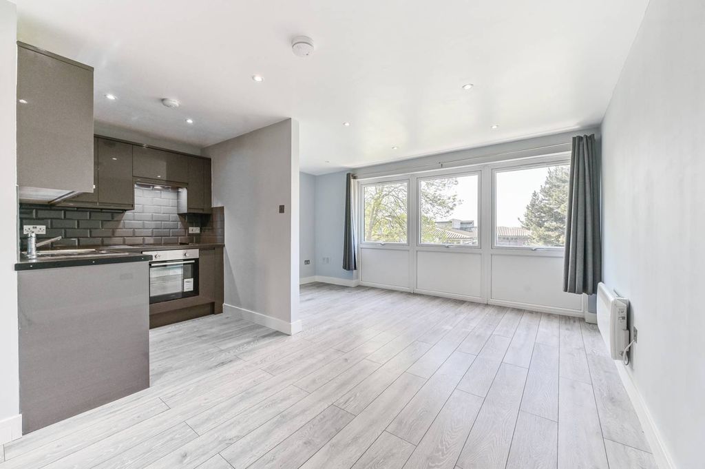 Property photo 2 of 12