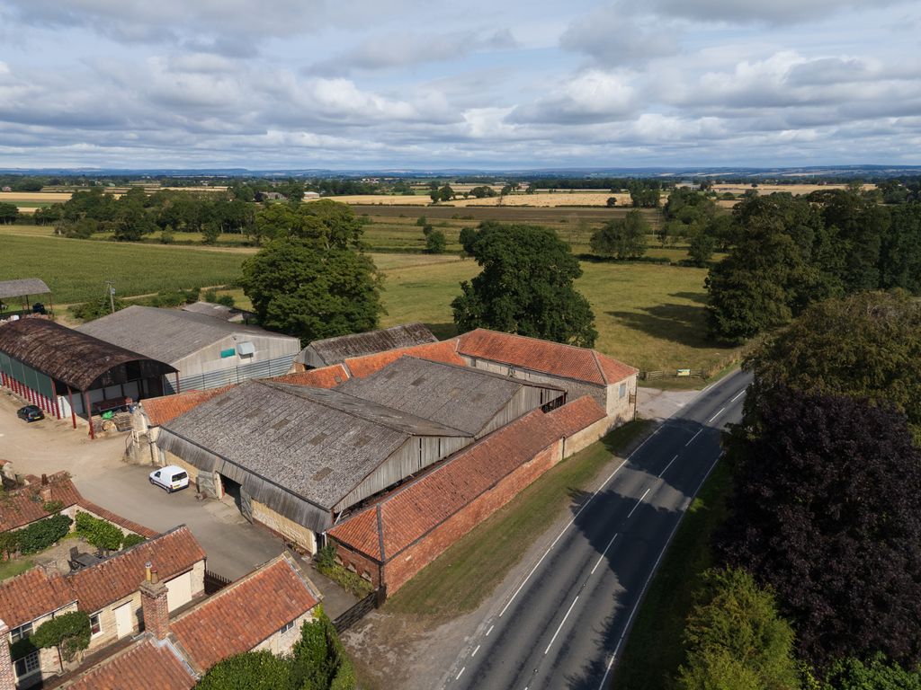 Property photo 2 of 18 Stone Outbuilding