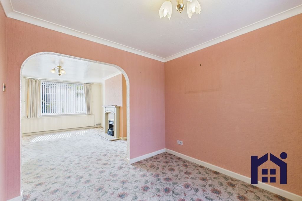 Property photo 2 of 22 Dining Room