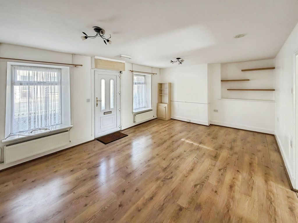 Property photo 2 of 32