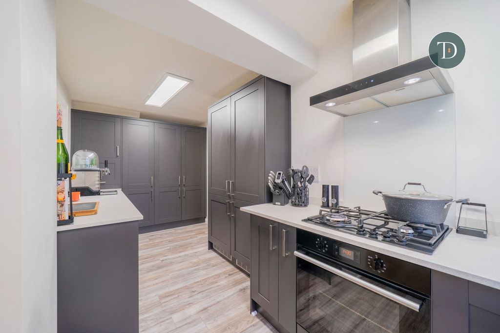 Property photo 3 of 33