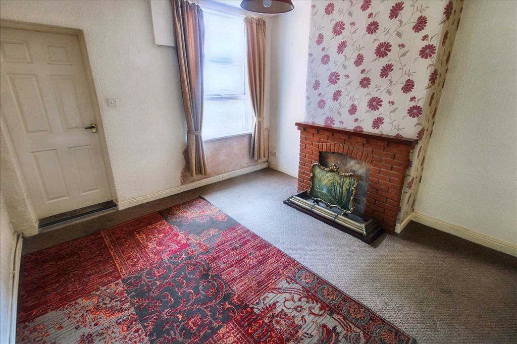 Property photo 3 of 14 Dining Room