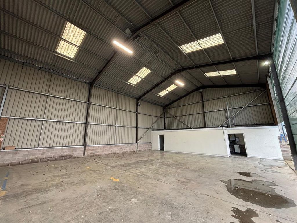 Property photo 3 of 8 Photo 4