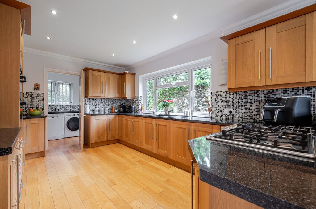 Property photo 3 of 27 Kitchen/Diner