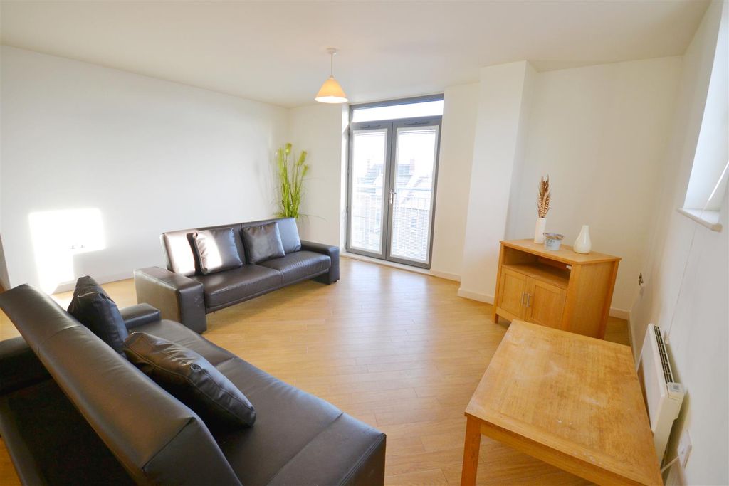 Property photo 2 of 6 14 Vincent House Lounge.Jpg