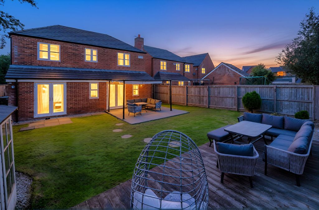 Property photo 2 of 54