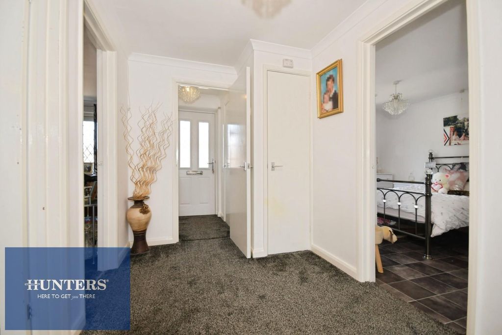 Property photo 3 of 15 Entrance Hall.Jpg