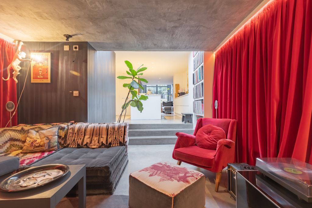 Property photo 2 of 18