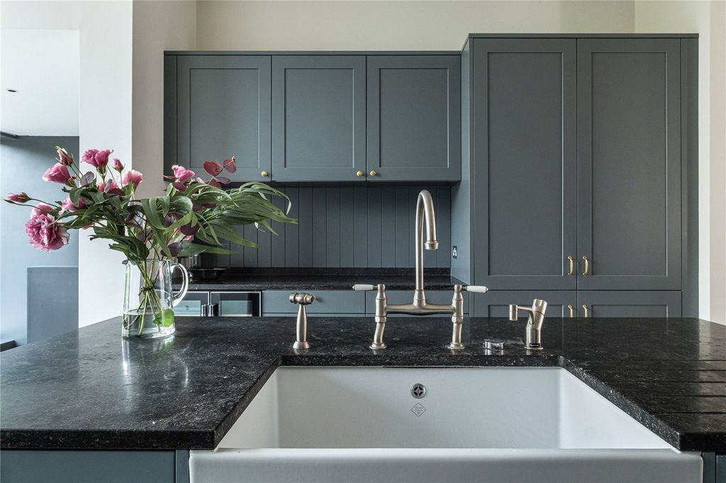 Property photo 3 of 16 Kitchen Detail