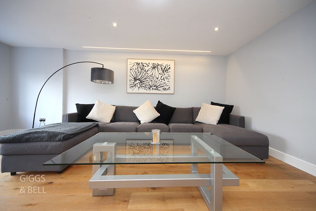Property photo 2 of 35 4146094