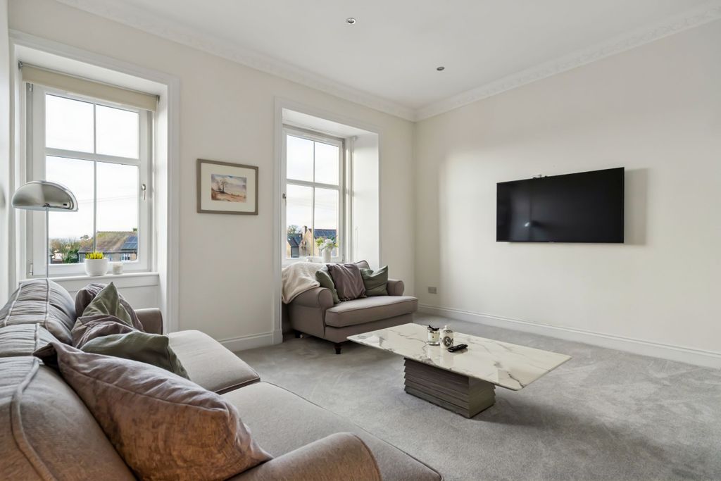 Property photo 2 of 32