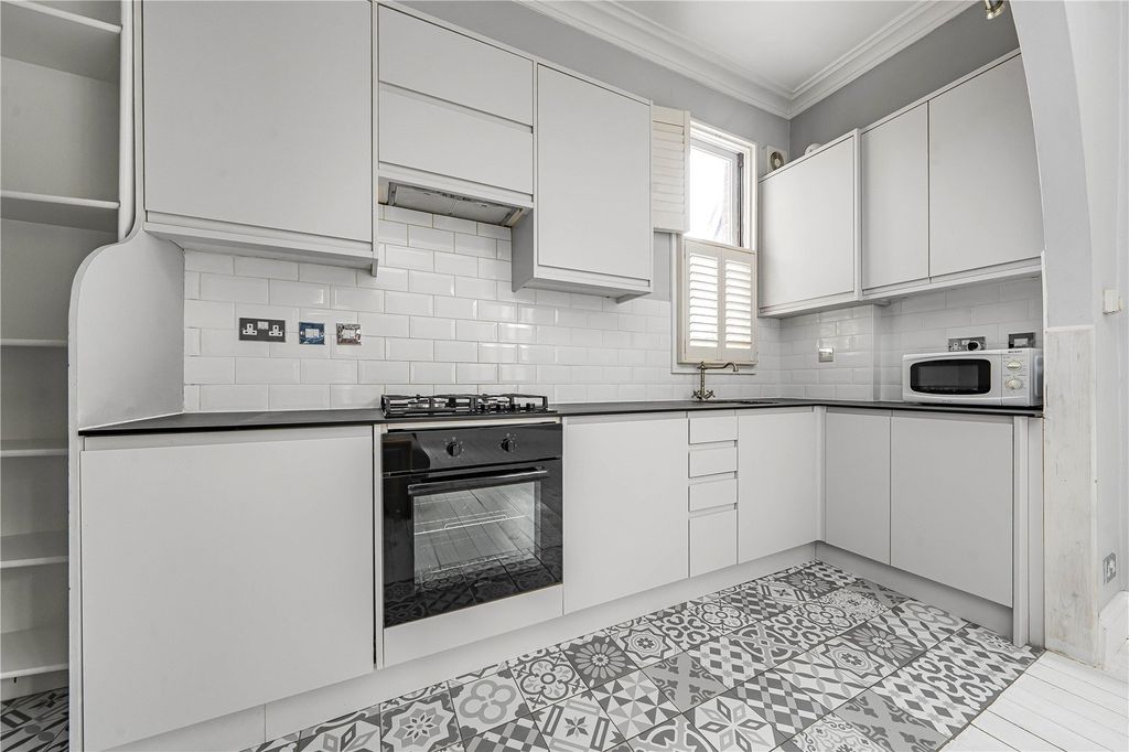 Property photo 2 of 18 Picture No. 31