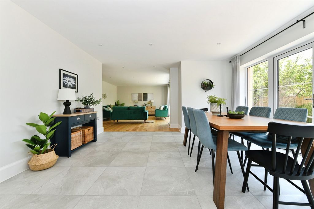 Property photo 2 of 39