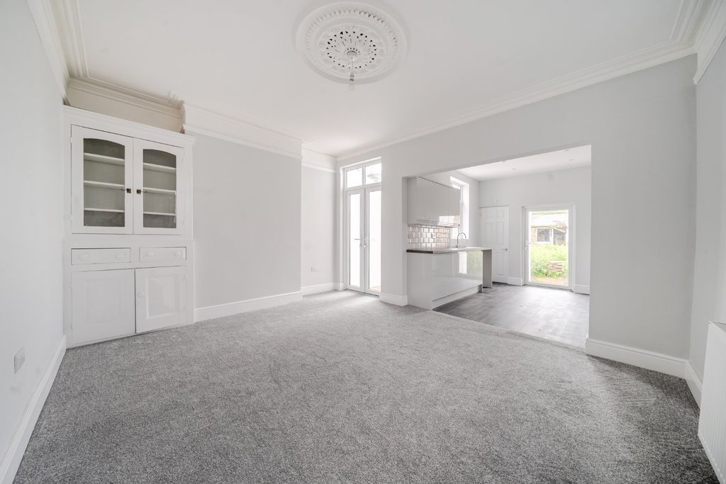 Property photo 3 of 12 Picture No. 42