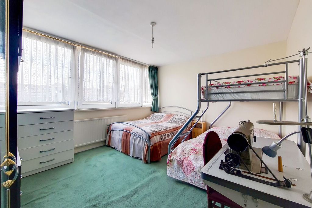 Property photo 3 of 11
