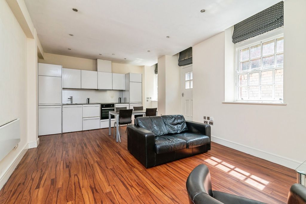 Property photo 3 of 7 Pbox-Img.Jpg