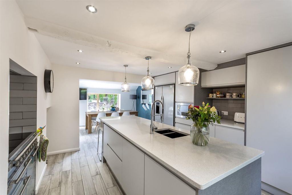 Property photo 2 of 29 Bespoke Kitchen