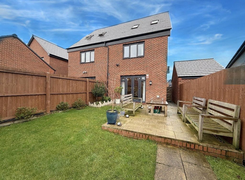 Property photo 2 of 20 Picture No. 04