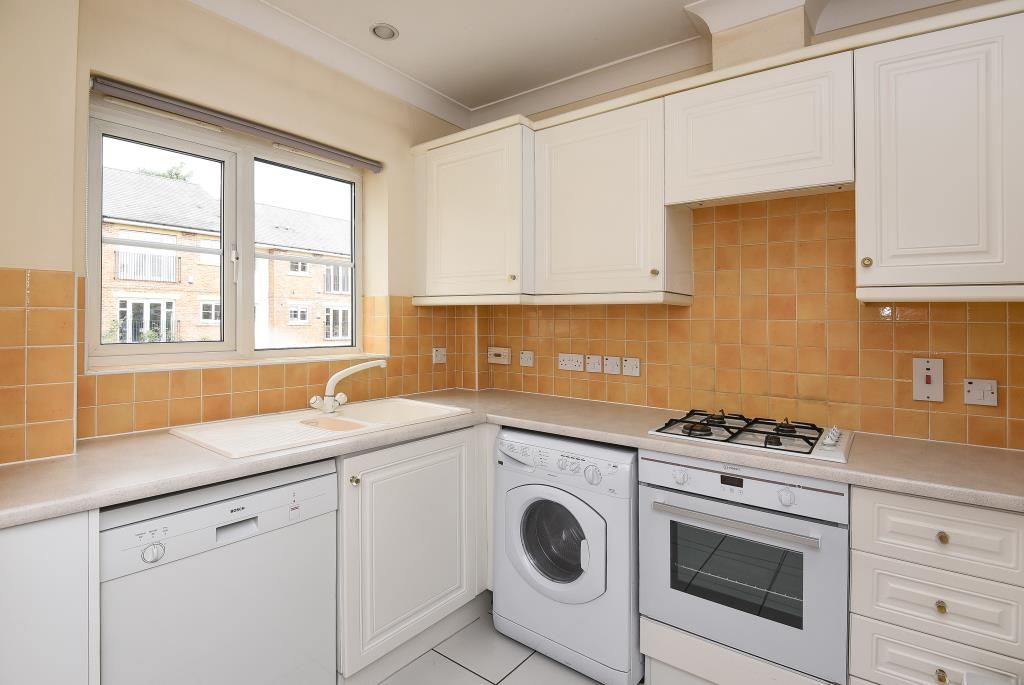 Property photo 2 of 10 Kitchen