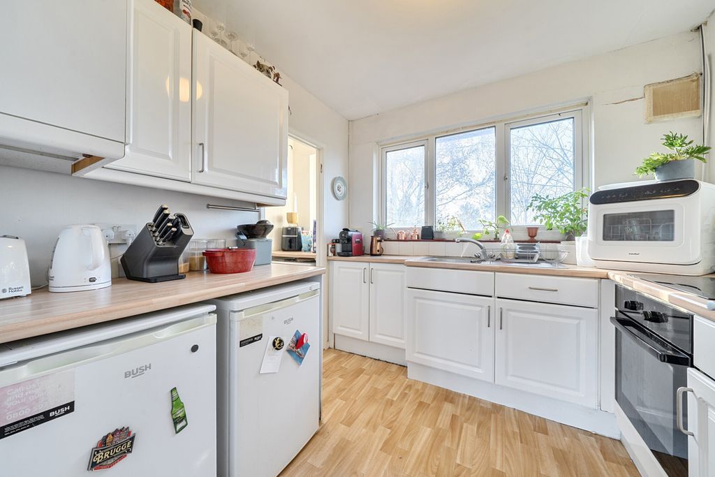 Property photo 3 of 23 1385633-15-69303B...